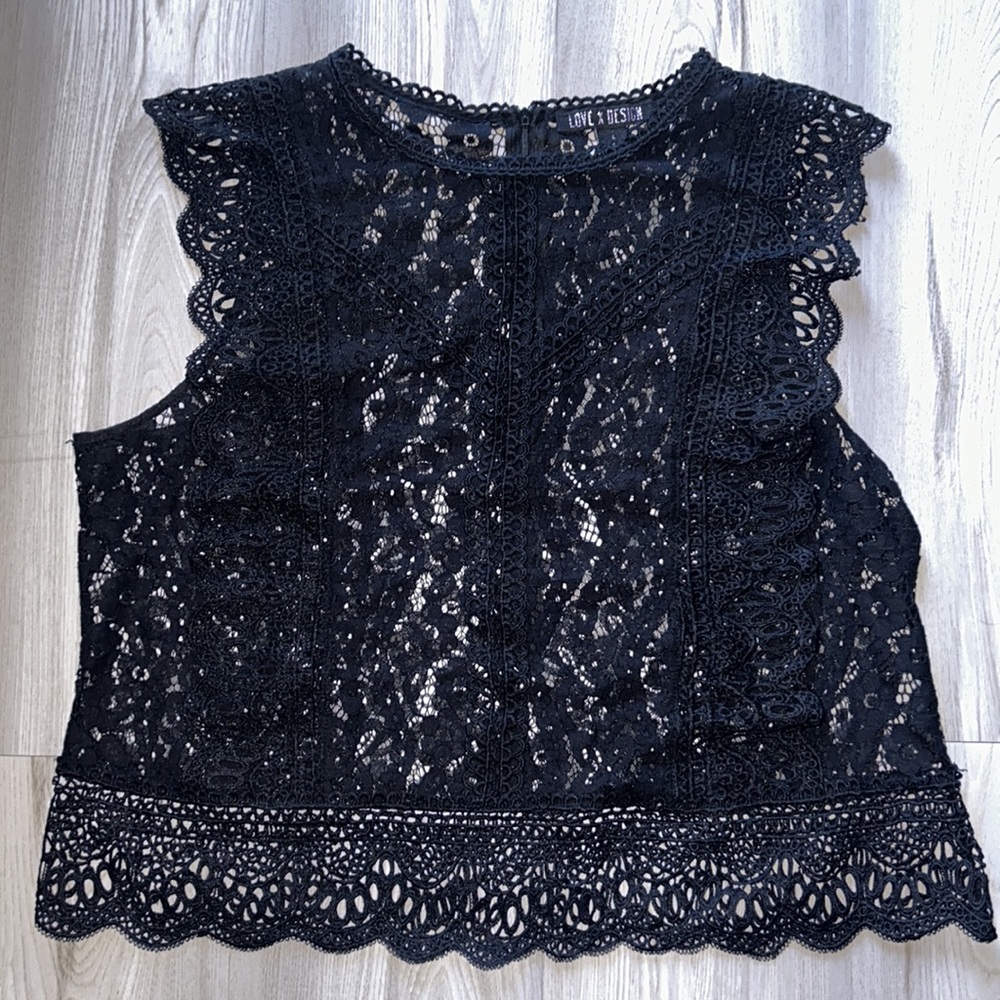 Lace Sleeveless Blouse - Picture 2 of 7